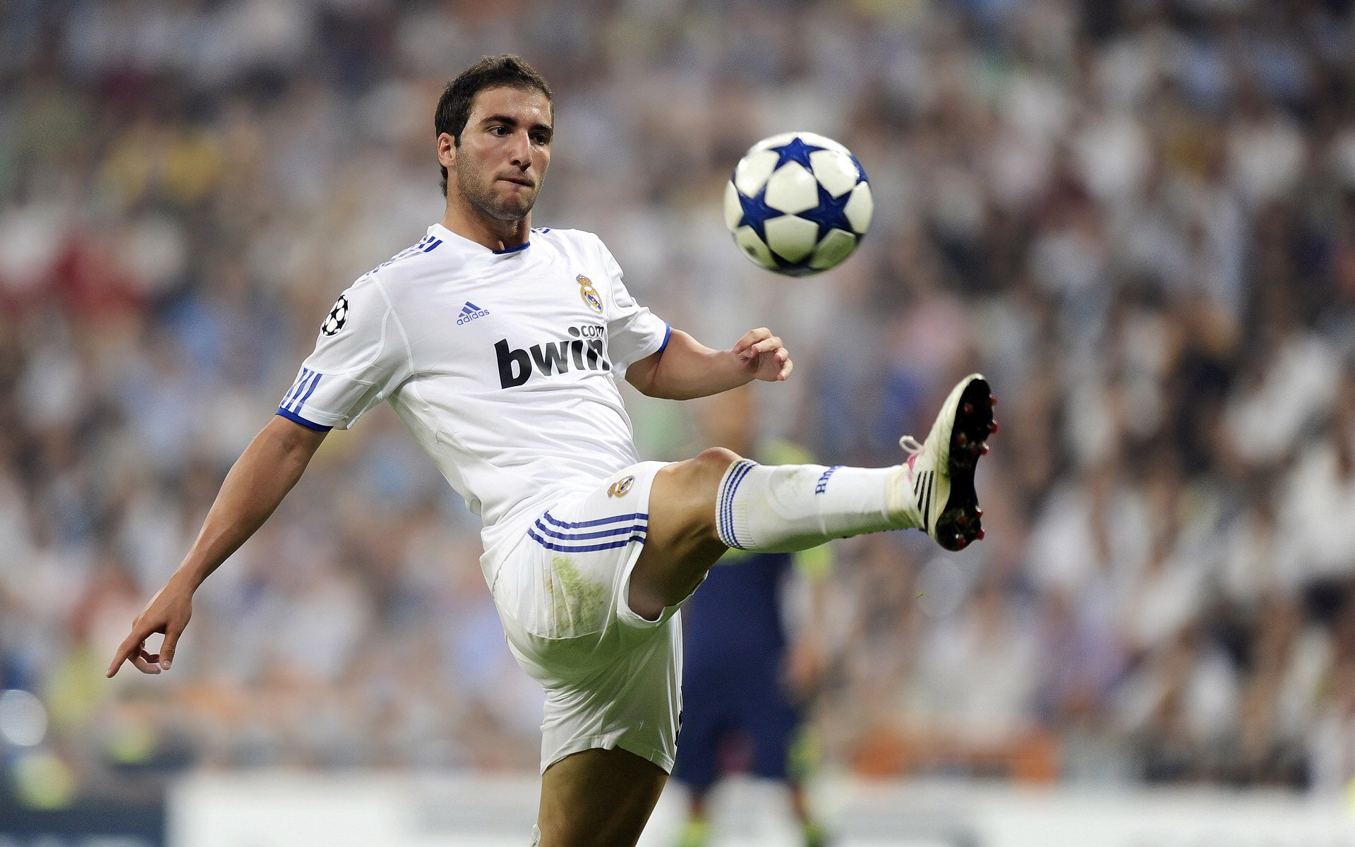 塞维利亚保持强势，冲击欧洲赛场资格